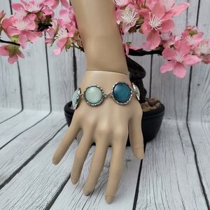 Beautiful Blue Cabochon Discs 8-9" Silver Tone Bracelet